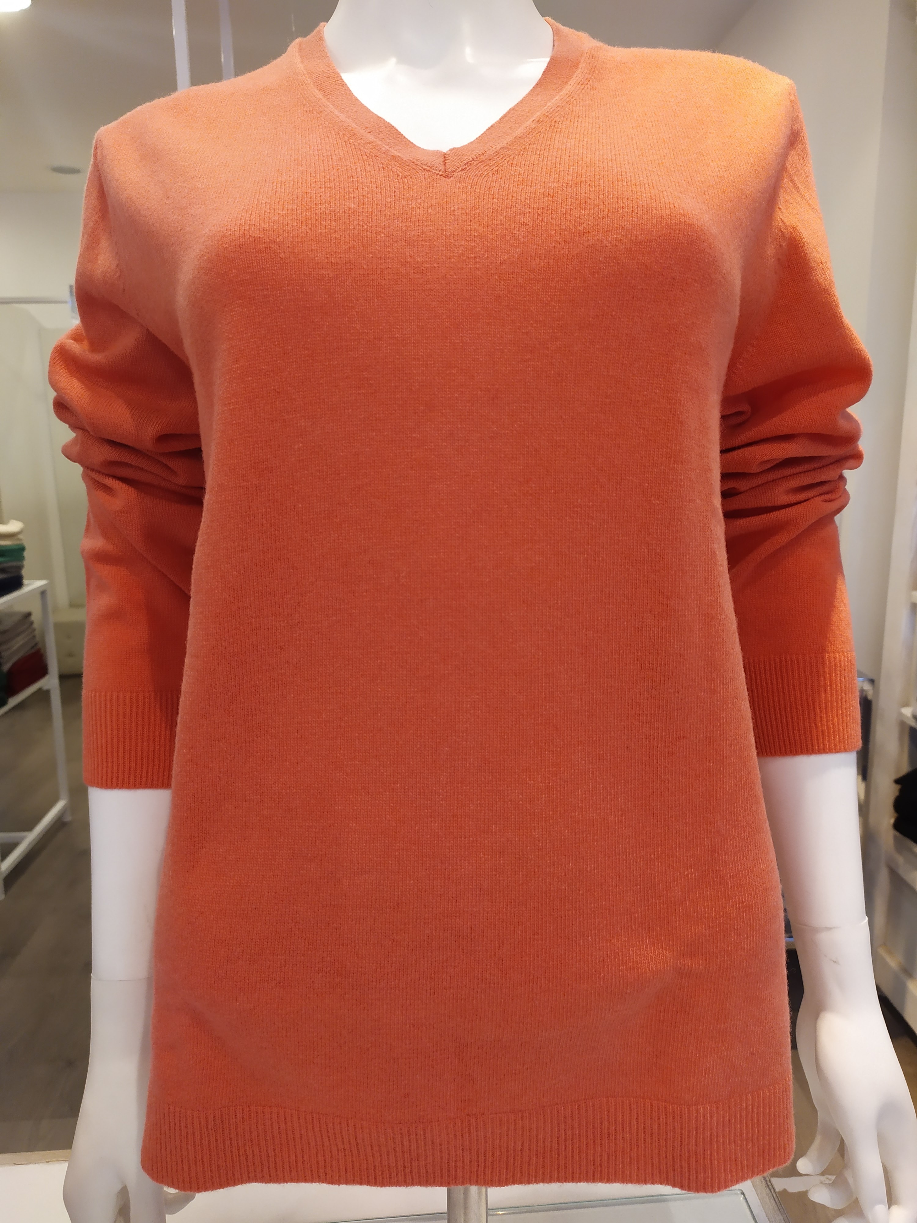 Maglia con Scollo a v lana con cashmere Corallo