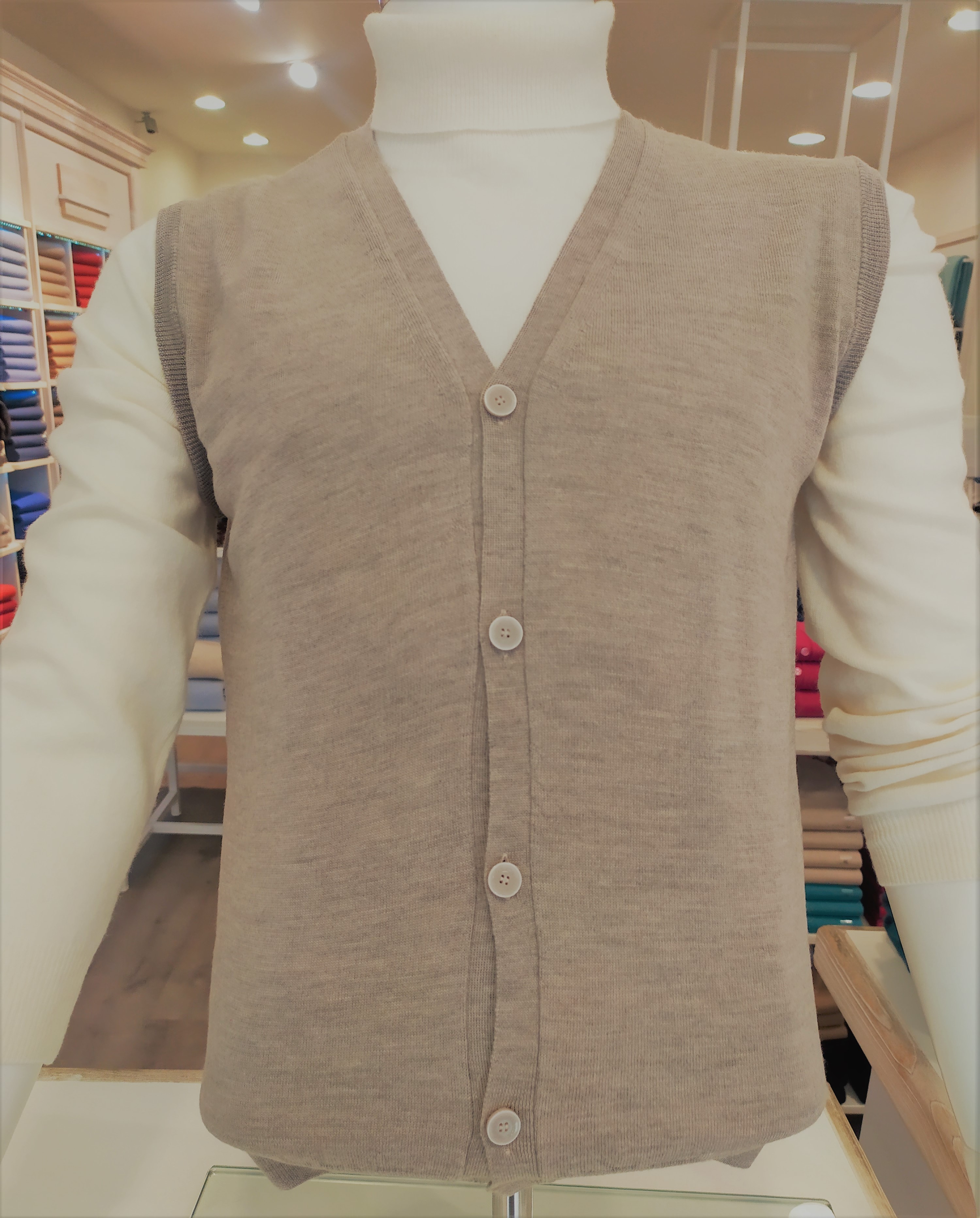 Gilet con bottoni pura lana merinos Beige